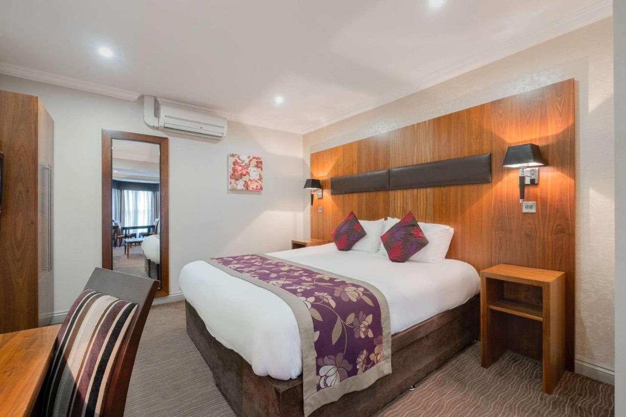 Ramada By Wyndham Cheltenham Golden Valley Exterior foto