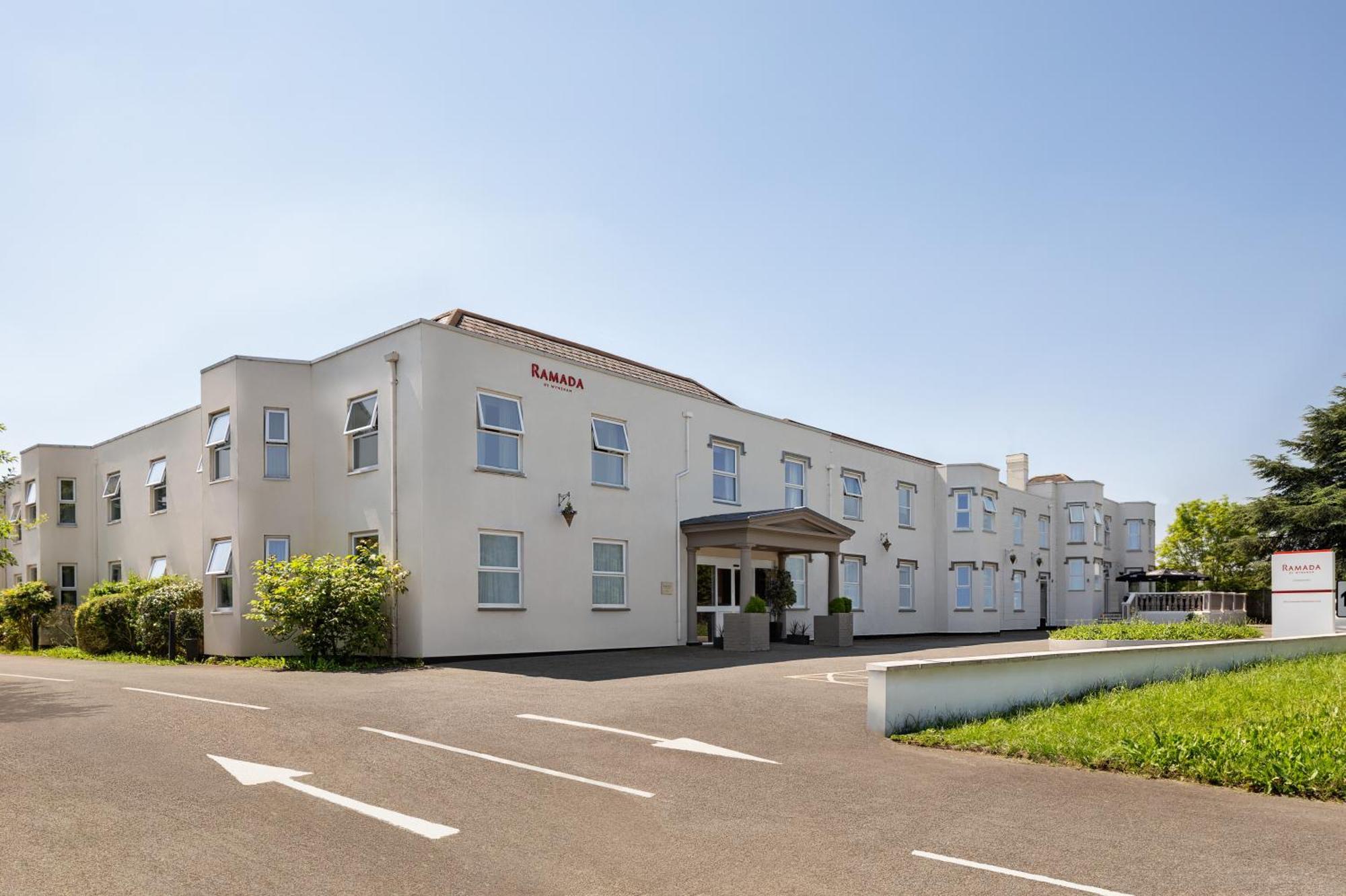 Ramada By Wyndham Cheltenham Golden Valley Exterior foto