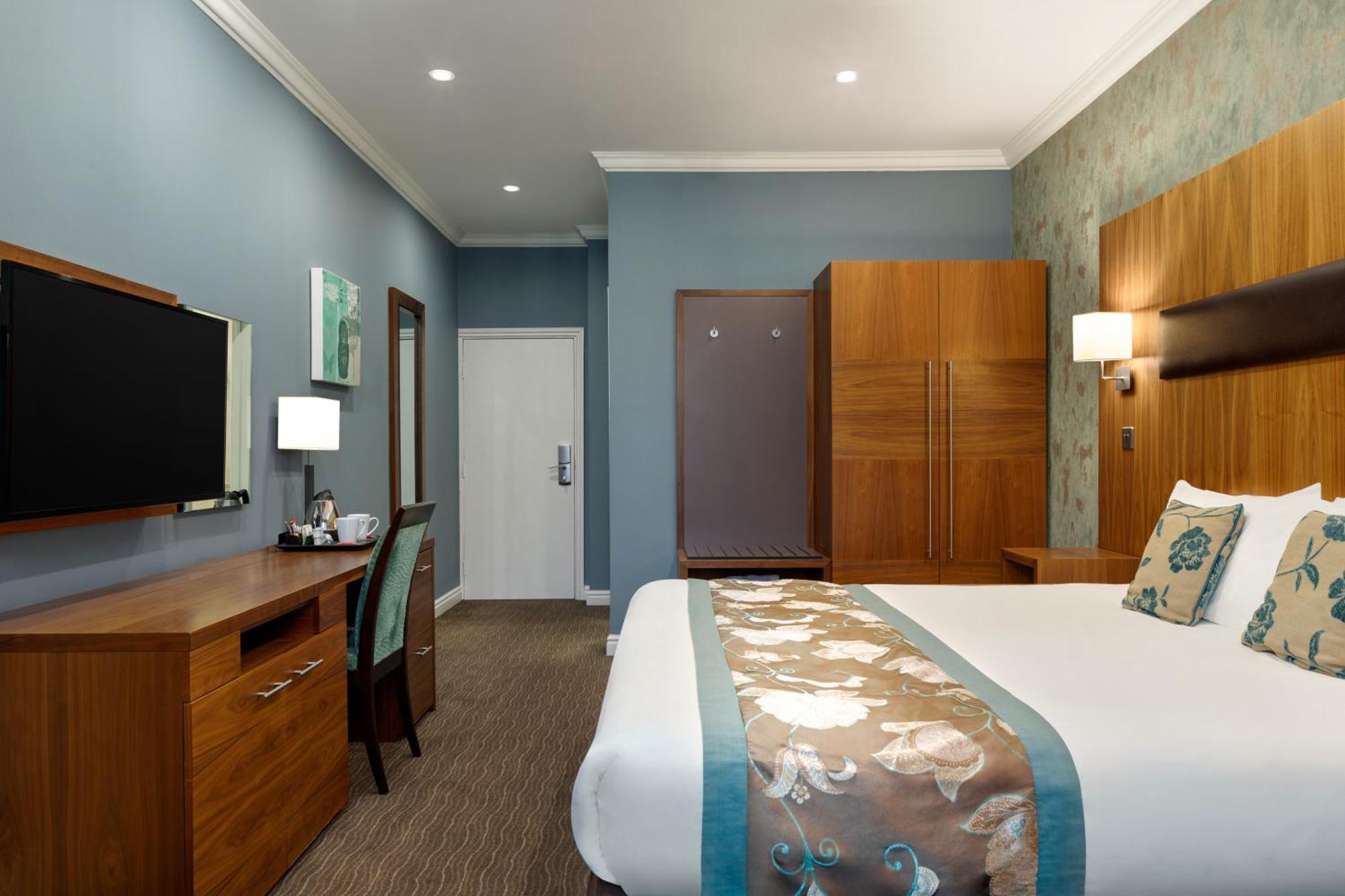 Ramada By Wyndham Cheltenham Golden Valley Exterior foto